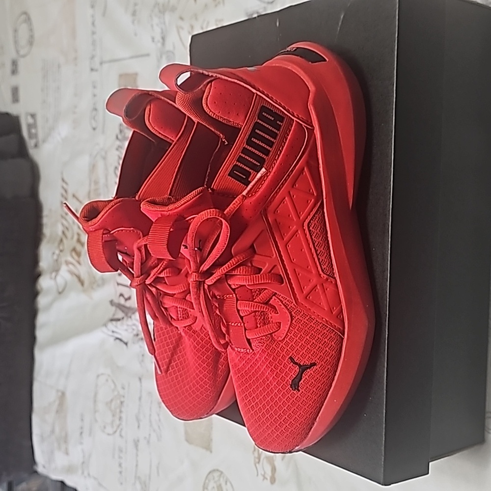 Red Puma Size 6 Shoe